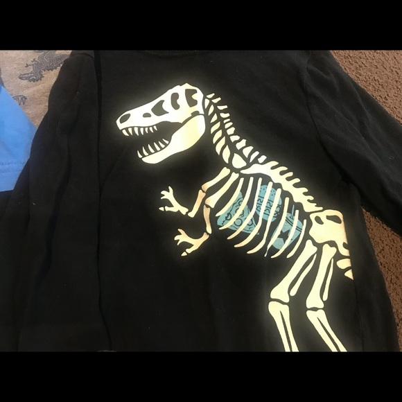 4 long sleeve shirts - Picture 4 of 5